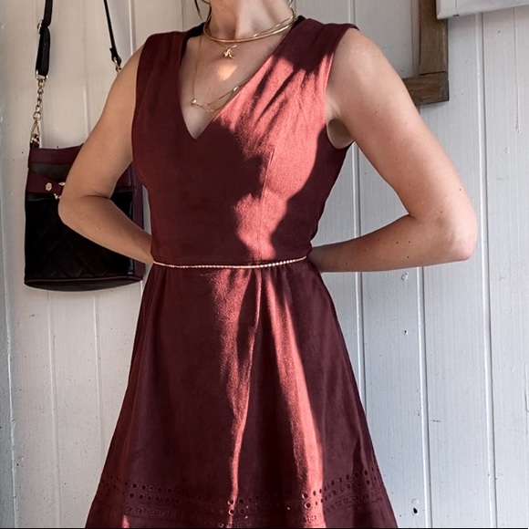 BB Dakota sleeveless burgundy suede plunging empire eyelet mini party dress-4 - Picture 3 of 16